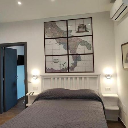 Suite Napoletana Napoli Bagian luar foto