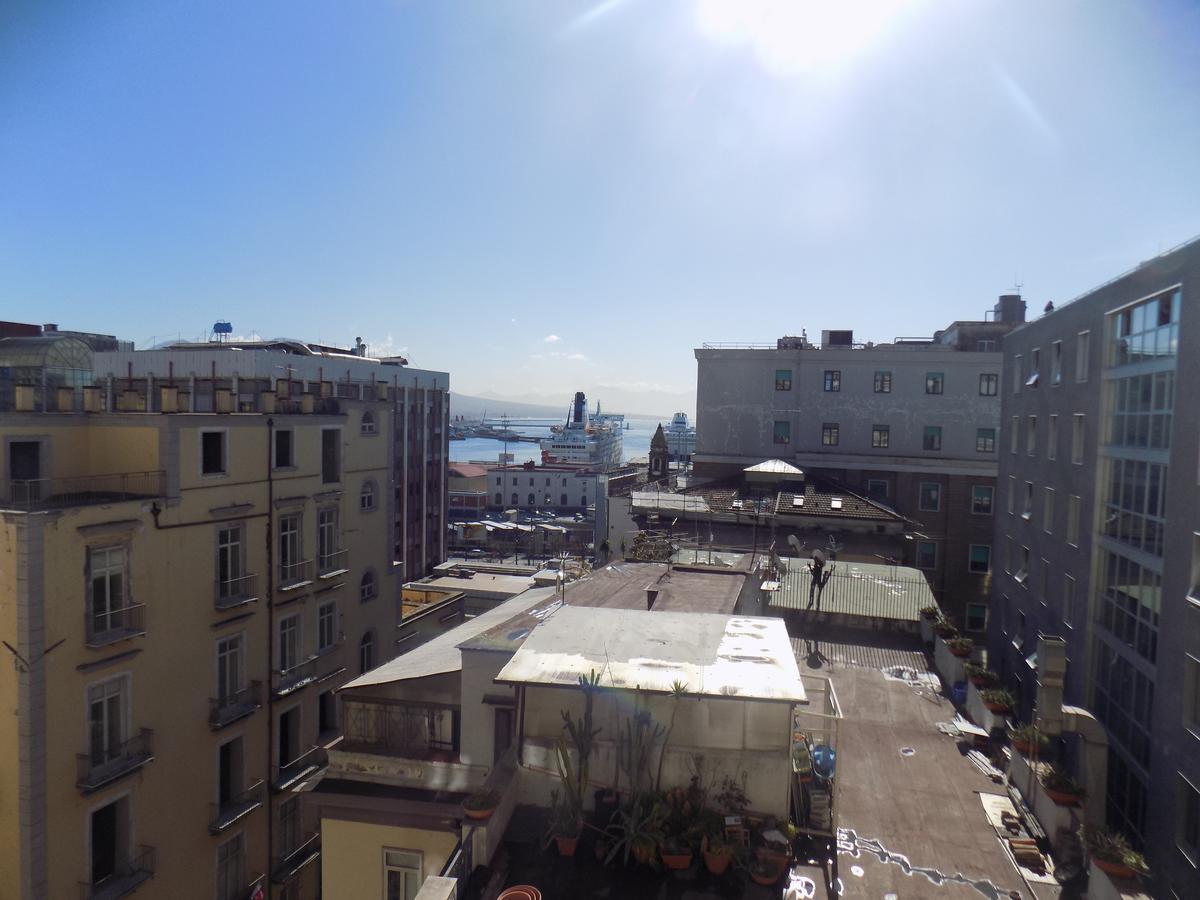 Suite Napoletana Napoli Bagian luar foto