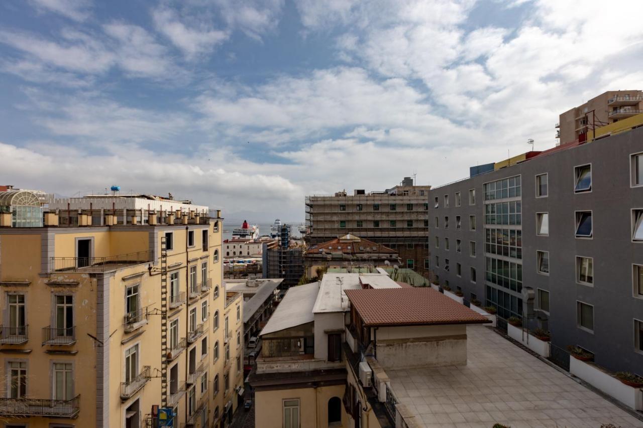 Suite Napoletana Napoli Bagian luar foto