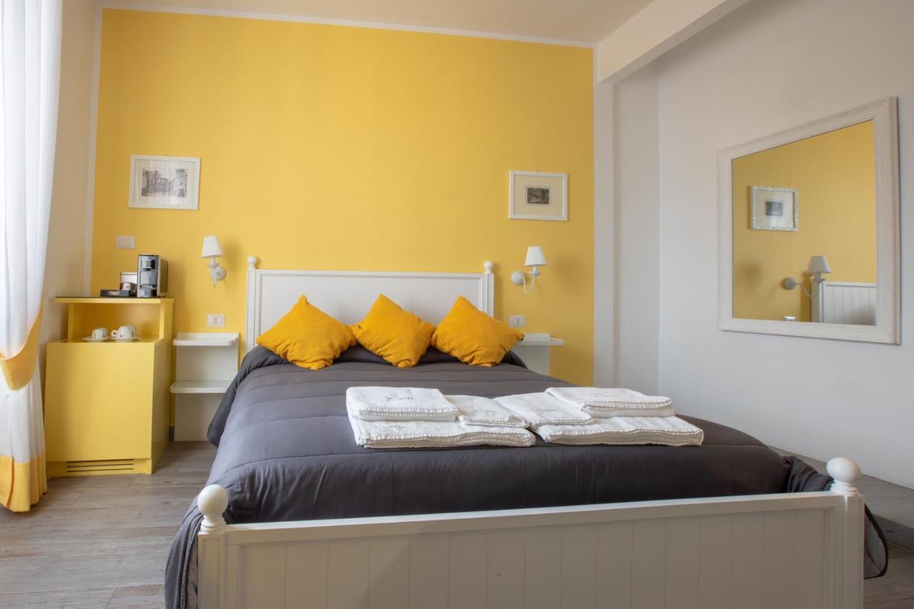 Suite Napoletana Napoli Bagian luar foto